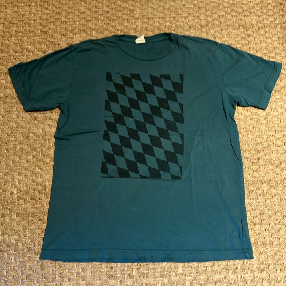 Men’s green T-shirt size Large